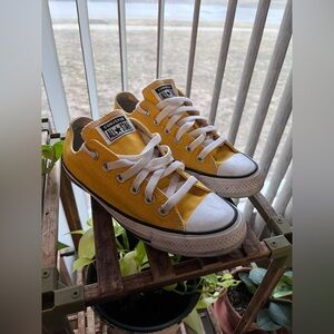 Converse Chuck Taylor All Star Low Top Sneakers -Yellow